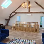 Modern, Spacious Riverfront With Pool - For 4-6 People Prázdninový dům *