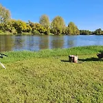 Modern, Spacious Riverfront With Pool - For 4-6 People Lamonzie-Saint-Martin