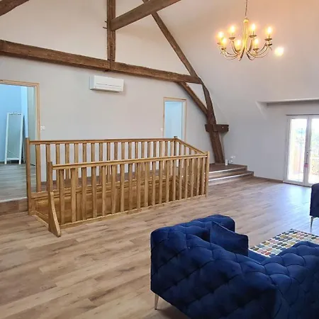 Modern, Spacious Riverfront With Pool - For 4-6 People Prázdninový dům *