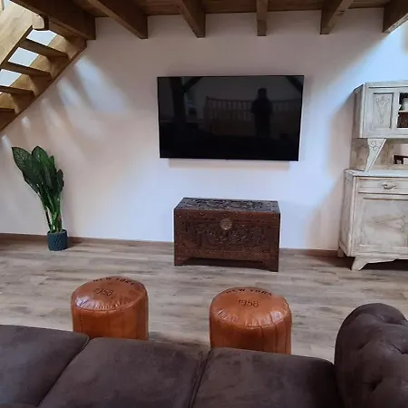 Casa de Férias Modern, Spacious Riverfront With Pool - For 4-6 People *