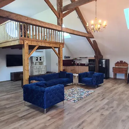 Casa de Férias Modern, Spacious Riverfront With Pool - For 4-6 People