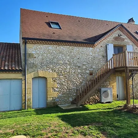 Casa de Férias Modern, Spacious Riverfront With Pool - For 4-6 People Lamonzie-Saint-Martin