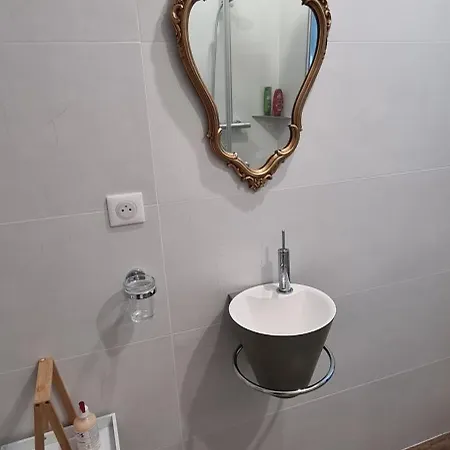 Modern, Spacious Riverfront With Pool - For 4-6 People Casa de Férias