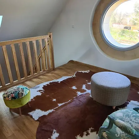 Modern, Spacious Riverfront With Pool - For 4-6 People Casa de Férias *