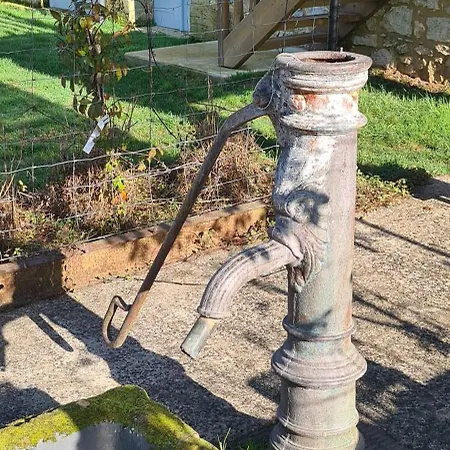 Modern, Spacious Riverfront With Pool - For 4-6 People *