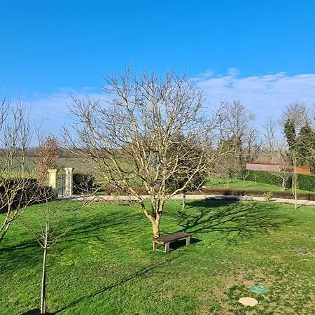 Modern, Spacious Riverfront With Pool - For 4-6 People *