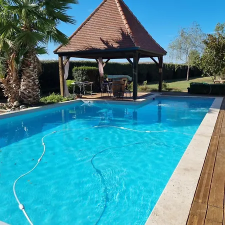 Modern, Spacious Riverfront With Pool - For 4-6 People Casa de Férias *