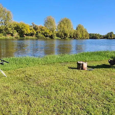 Modern, Spacious Riverfront With Pool - For 4-6 People Lamonzie-Saint-Martin