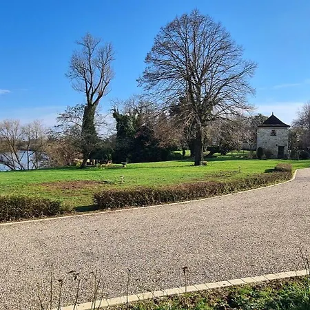 Casa de Férias Modern, Spacious Riverfront With Pool - For 4-6 People *