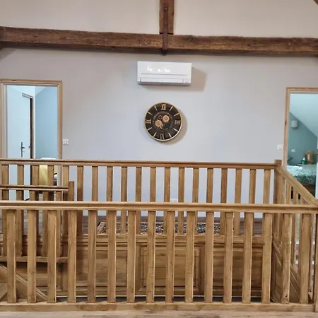 Modern, Spacious Riverfront With Pool - For 4-6 People *