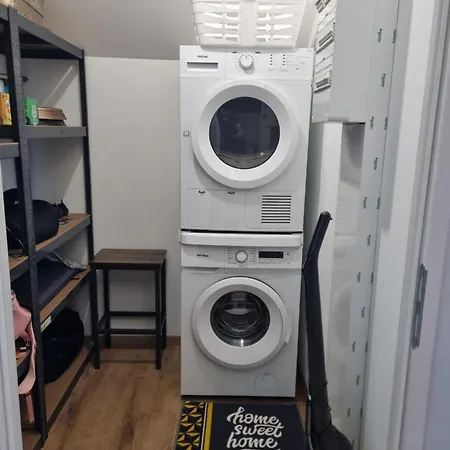 Casa de Férias Modern, Spacious Riverfront With Pool - For 4-6 People