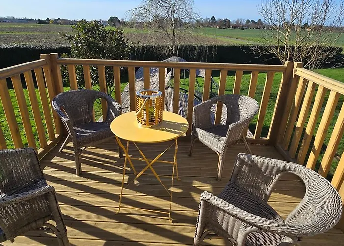 Prázdninový dům Modern, Spacious Riverfront With Pool - For 4-6 People Lamonzie-Saint-Martin