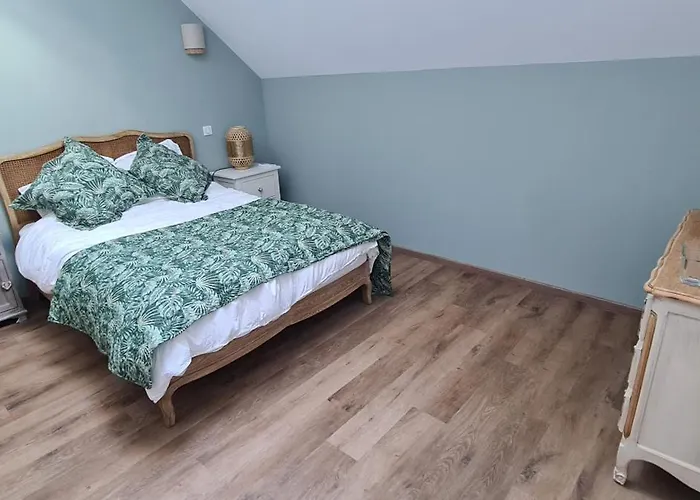 Prázdninový dům Modern, Spacious Riverfront With Pool - For 4-6 People Lamonzie-Saint-Martin