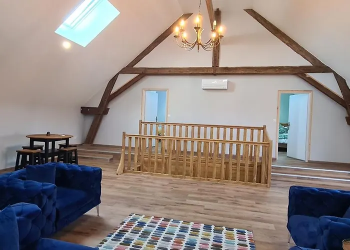 Modern, Spacious Riverfront With Pool - For 4-6 People Prázdninový dům *