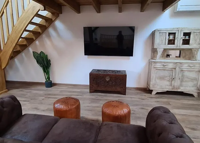 Prázdninový dům Modern, Spacious Riverfront With Pool - For 4-6 People *