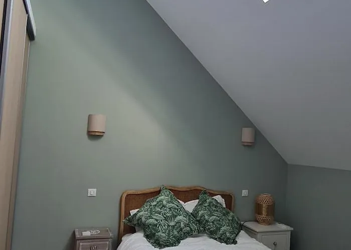 Prázdninový dům Modern, Spacious Riverfront With Pool - For 4-6 People Lamonzie-Saint-Martin