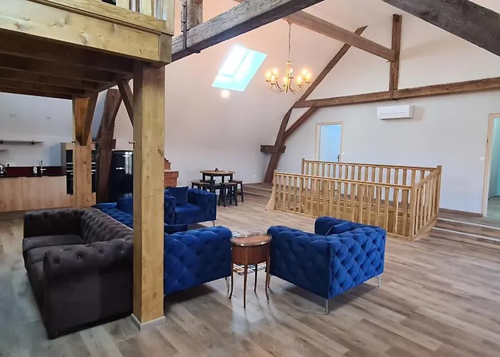 Modern, Spacious Riverfront With Pool - For 4-6 People Prázdninový dům