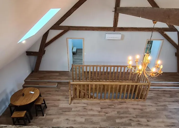 Modern, Spacious Riverfront With Pool - For 4-6 People *