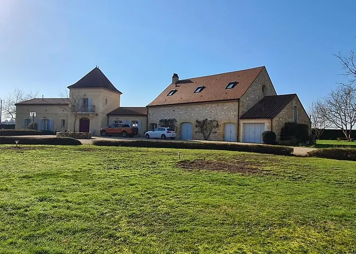 Modern, Spacious Riverfront With Pool - For 4-6 People