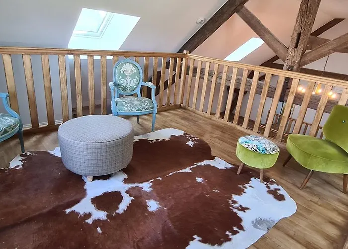 Prázdninový dům Modern, Spacious Riverfront With Pool - For 4-6 People *