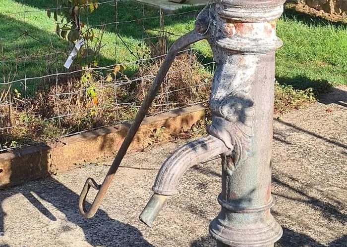 Modern, Spacious Riverfront With Pool - For 4-6 People *