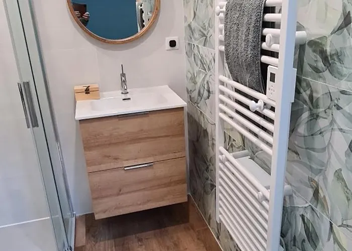 Modern, Spacious Riverfront With Pool - For 4-6 People Prázdninový dům