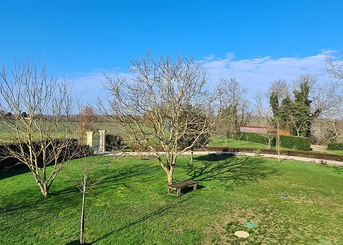 Modern, Spacious Riverfront With Pool - For 4-6 People *