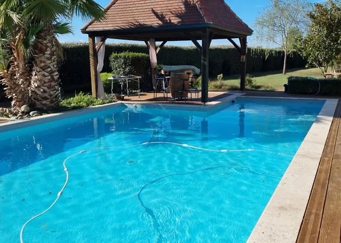 Modern, Spacious Riverfront With Pool - For 4-6 People Prázdninový dům *