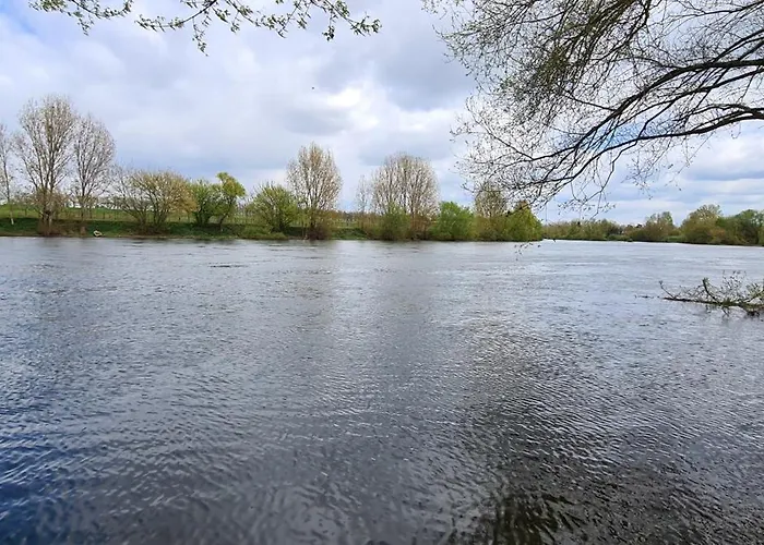 Prázdninový dům Modern, Spacious Riverfront With Pool - For 4-6 People