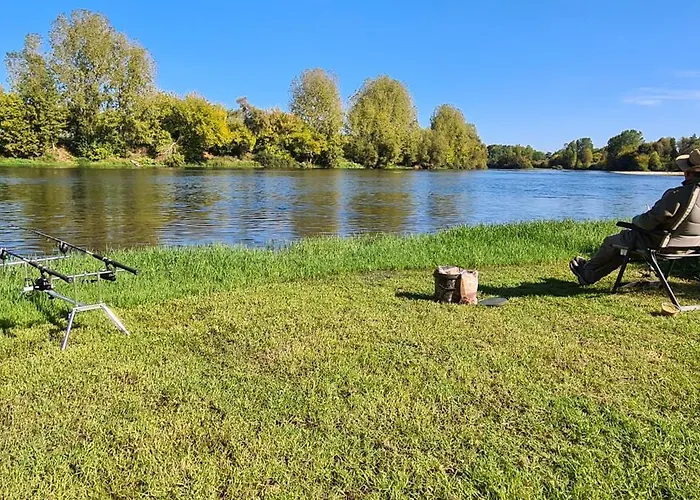 Modern, Spacious Riverfront With Pool - For 4-6 People Lamonzie-Saint-Martin