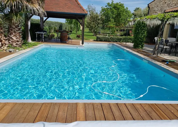 Prázdninový dům Modern, Spacious Riverfront With Pool - For 4-6 People Lamonzie-Saint-Martin