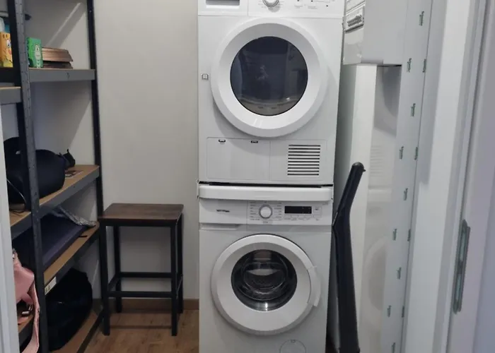 Prázdninový dům Modern, Spacious Riverfront With Pool - For 4-6 People