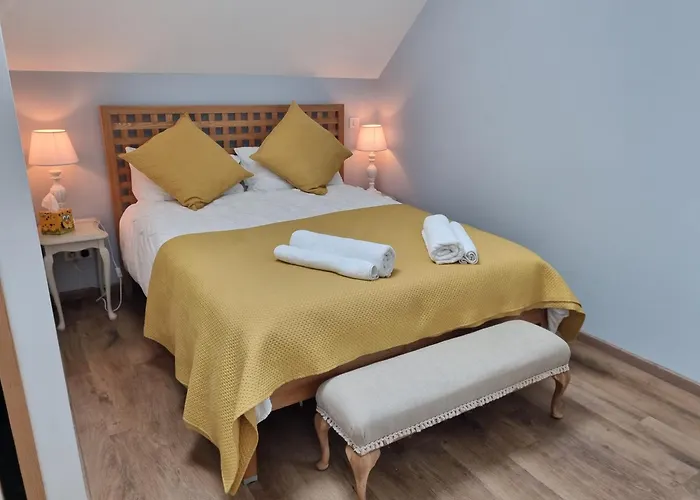 Modern, Spacious Riverfront With Pool - For 4-6 People Lamonzie-Saint-Martin