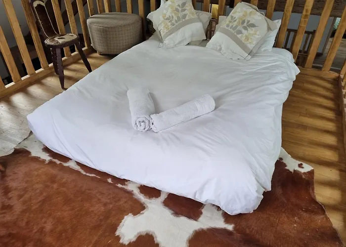 Modern, Spacious Riverfront With Pool - For 4-6 People